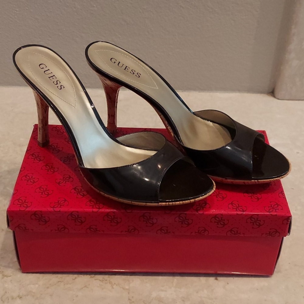 EUC Guess Patent leather heel